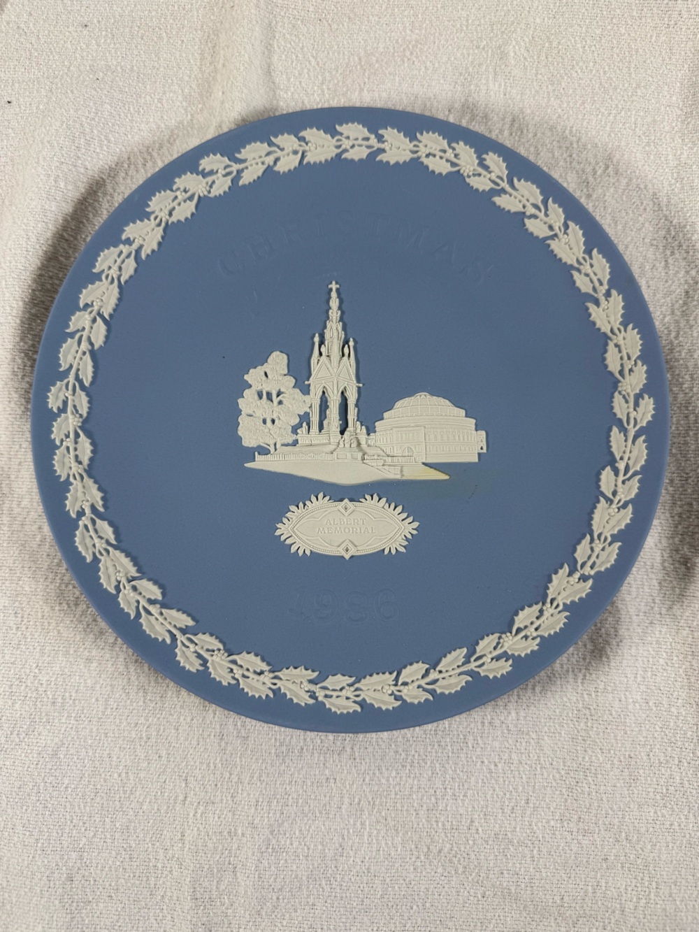 Vintage Christmas 1986 Wedgwood Blue Jasperware Albert Memorial Decorative Plate